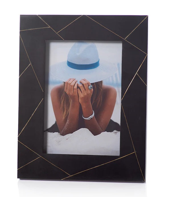 MODERN FRAME